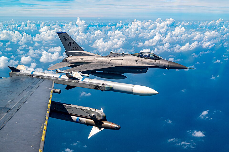 F16